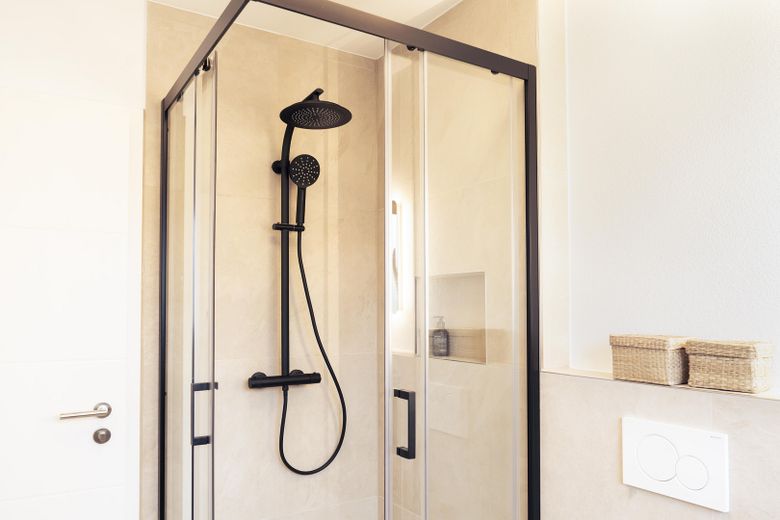 Dusche im Badezimmer