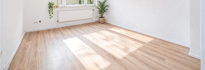 Renovated 3-room apartment with new fitted kitchen, privately offered and ready for occupancy – Ansicht Wohnzimmer