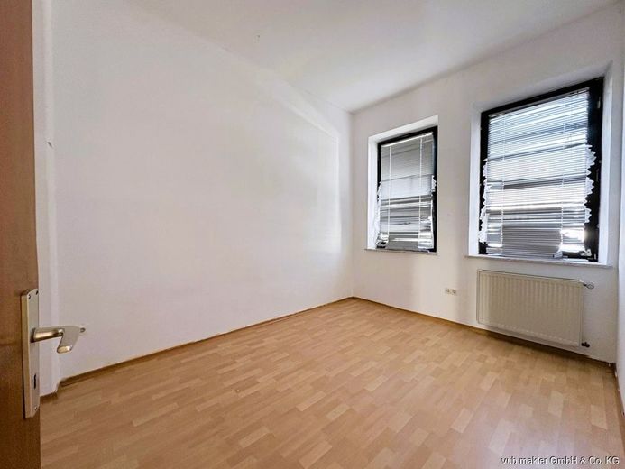 REDUZIERT!! Mehrfamilienhaus mit 4 Einheiten - solide vermietet mit Entwicklungspotenzial in Selb – VUB0002405-11