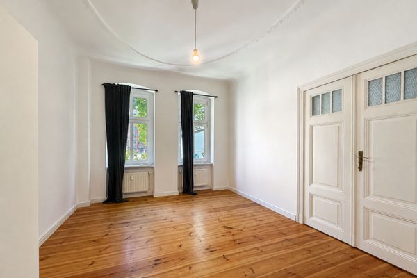 Attraktive Stuck-Altbau-Wohnung zur perspektivischen Eigennutzung