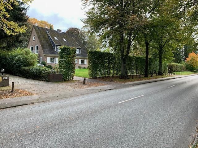 Park-like property in a prime location in Wellingsbüttel – Blick von der Straße