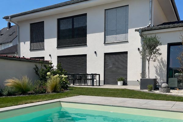 Modernes Traumhaus mit Pool - großzügiges Wohnen in Steinfeld