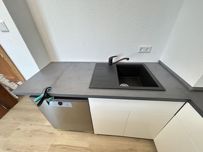Penthouse - Kapsamlı renovasyon sonrası ilk kullanıma yakın 1 oda (yeni gibi), elektrikli cihazlar dahil – Küche 3