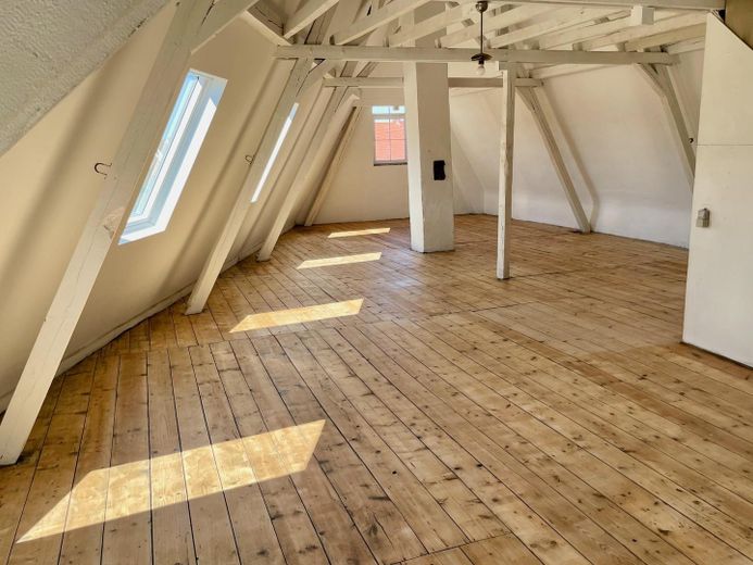 Edificio residencial multifamiliar renovado, 5,5 % de rentabilidad, casco antiguo de Landau, 4 unidades, dividido en régimen de propiedad horizontal, sin comisión – Foto 15