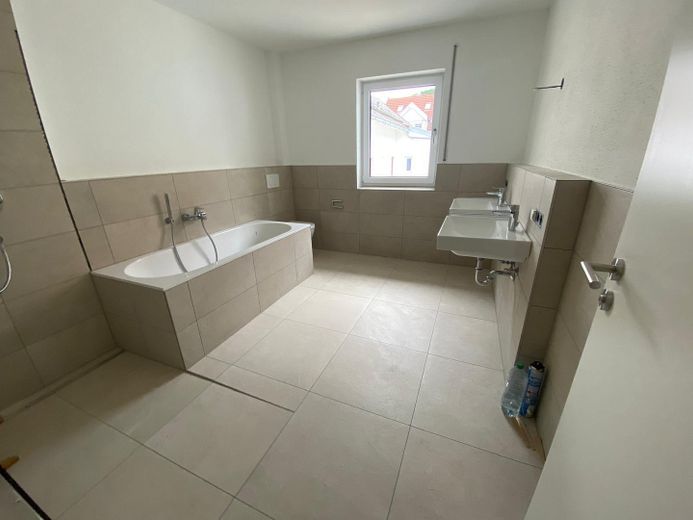 Vollbad mit Badewanne - OG