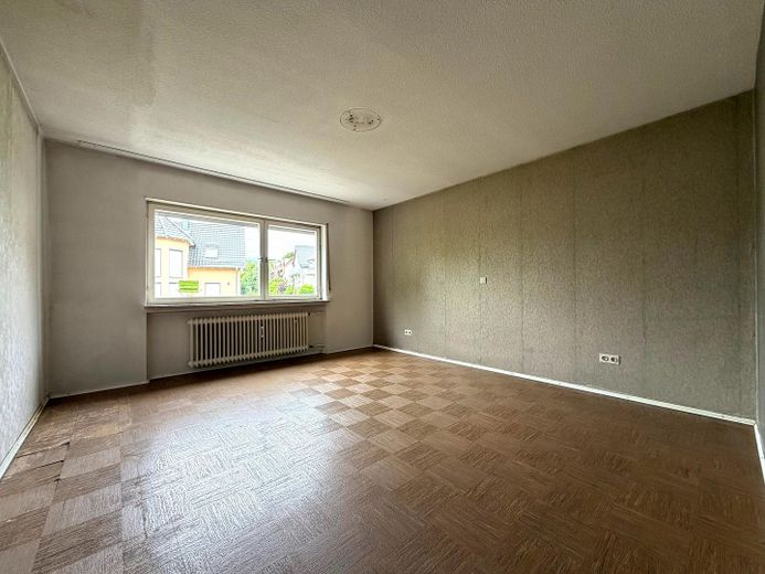 Freistehendes 2-Familienhaus * in MÜHLHAUSEN – EG, Zimmer