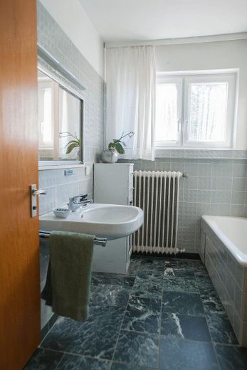 Tageslicht Vollbad mit Dusche