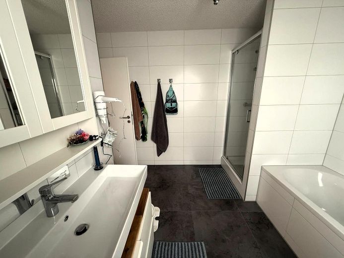 Neuwertige Doppelhaushälfte in schöner Lage – Bad EG