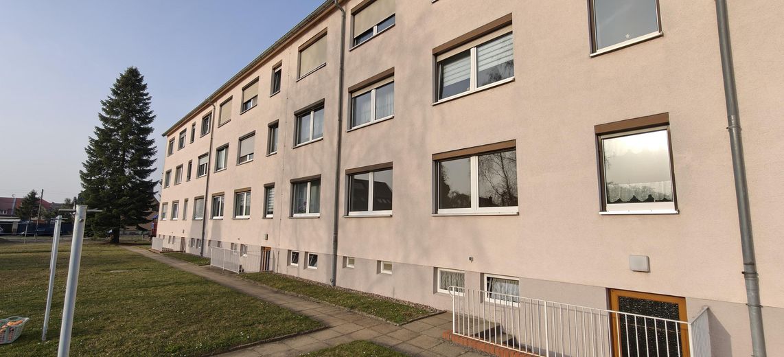 2-Raum-Wohnung in Röderau (Erstbezug nach umfassender Renovierung) – Rückseite des Gebäudes