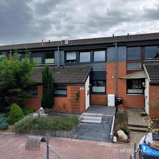 Casa a schiera centrale modernizzata a Ronnenberg, in posizione tranquilla e centrale – Eingangsbereich