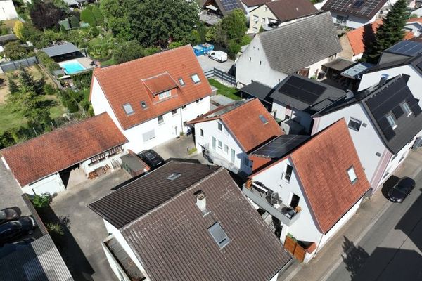 St. Leon-Rot: 8-FH, gut vermietet, 1- 3 ZKB, Bj 2004, KM70.620€ incl Photo-Voltaik, keine Käu-Prov.
