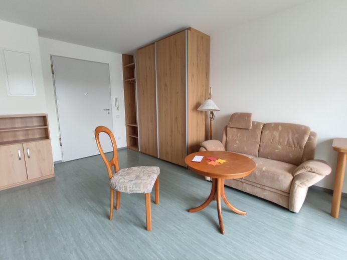 Wohnzimmer mit Einbauschrank