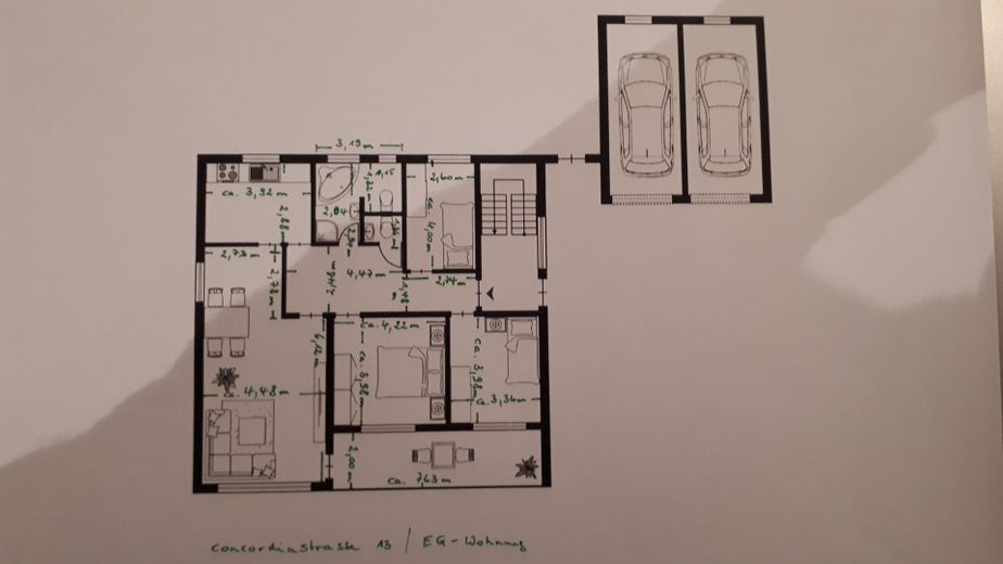 Curato appartamento al piano terra di 4 locali, ben distribuito, con impianto fotovoltaico, balcone XXL, giardino e garage a Erftstadt-K. – OM-2D-Grundriss