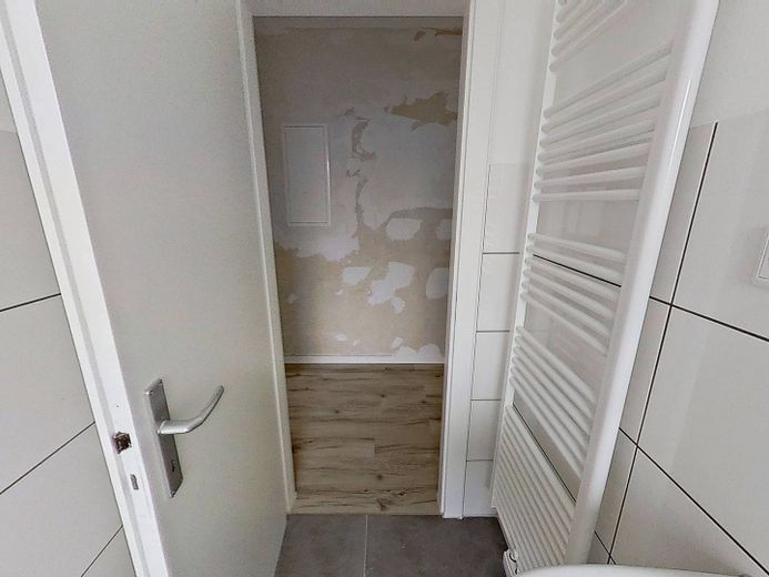 Bielefeld-Ummeln'de BALKONLU ve küvetli banyoya sahip şirin 2 odalı çatı katı dairesi – Ansicht II: Bad
