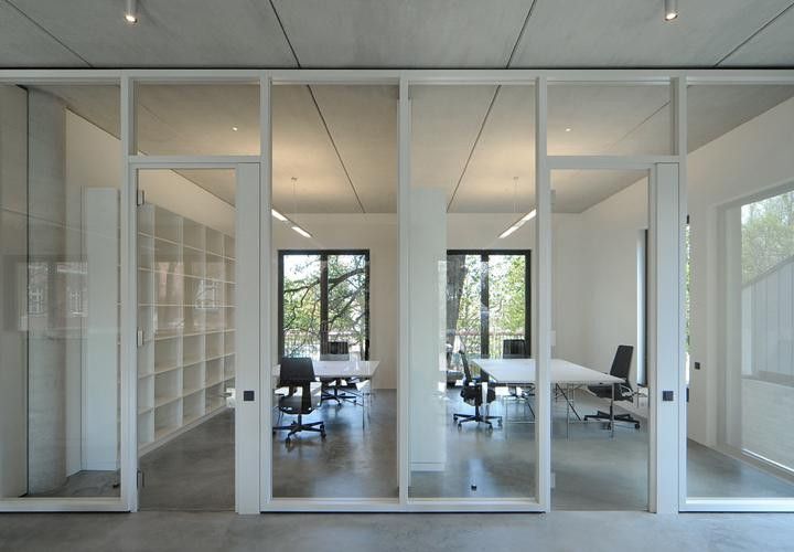 Modernes Coworking-Büro in Berlin-Mitte für 6 bis 12 AP mit natürlicher Kühlung (Natural Cooling) – Bürozelle