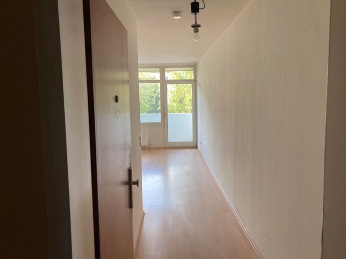 Saubere Wohnung an Student/in sofort längerfristig zu vermieten! – Wohnungseingang