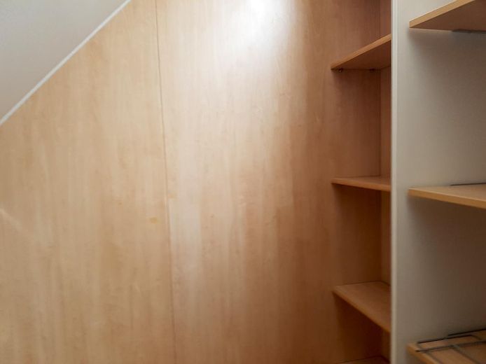 Wohnen & Arbeiten perfekt kombiniert - Autarkes Design-Stadthaus für Freiberufler & Paare – begehbarer Kleiderschrank