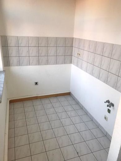 Ruhige 1-Zimmer mit Laminat, Balkon und Dusche in Zentrumsnähe zum Toppreis! – IMG_1341