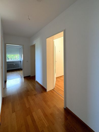 Gerenoveerd 3-kamerappartement met balkon en uitzicht op het groen op een rustige locatie in Sachsenhausen Süd – Foto 4