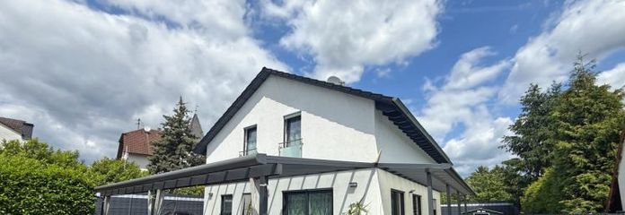 Modernes Effizienz-EFH mit PV, Doppelgarage & Garten in Karlstein