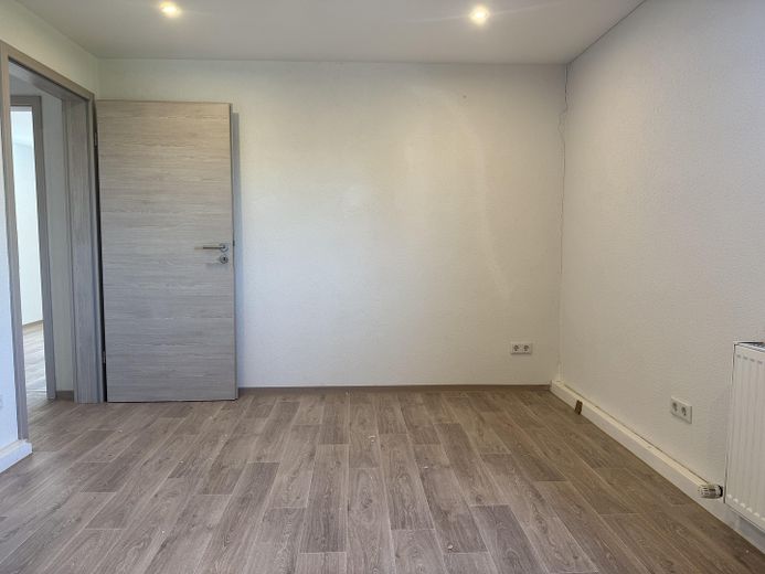 3-Zimmer-Wohnung mit neuer Einbauküche, Südbalkon & Stellplatz – Kinder-/Arbeitszimmer