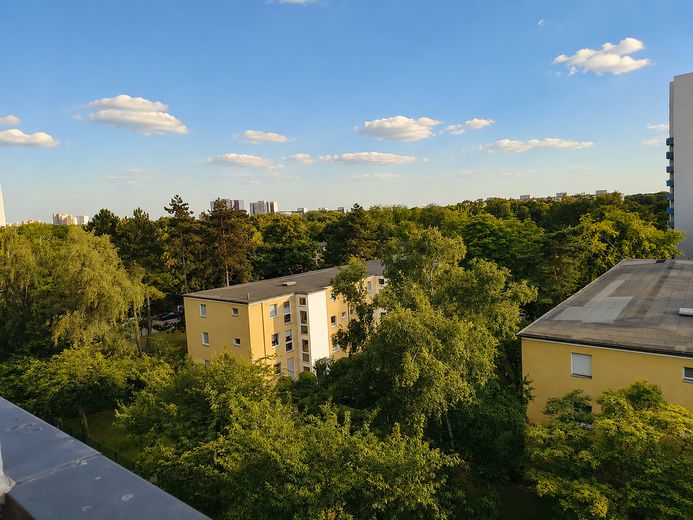 Hochwertig modernisierte 3-Zimmer-Wohnung mit Westbalkon und Weitblick - maklerfrei – Aussicht vom Balkon