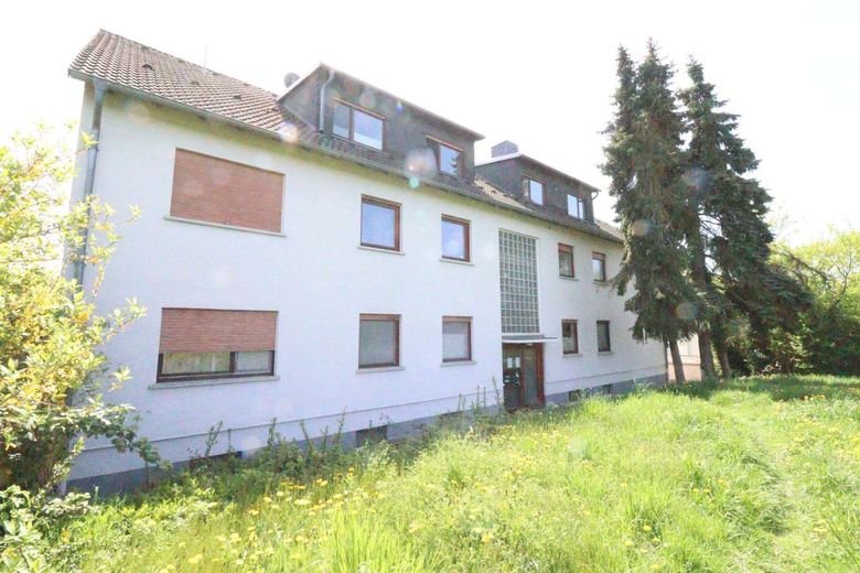 WRS Immobilien - Rockenberg -  MFH mit 9 Einheiten + 6 Einzelgaragen - Renditesteigerung auf 4,94 % – Außenansicht