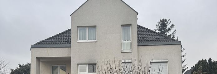 Mehrfamilienhaus (3 Mietparteien) als Anlageobjekt zu verkaufen – Hausansicht Straße