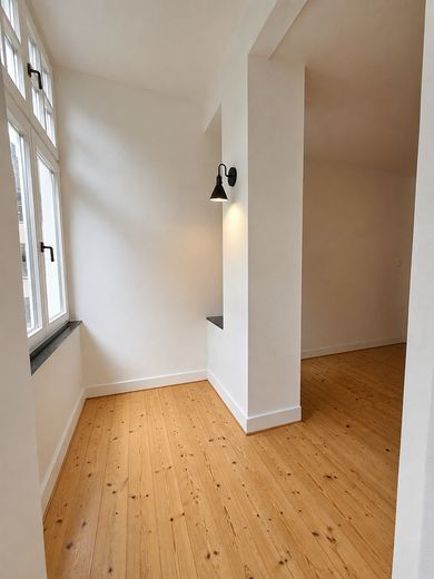 Exklusiver Altbaucharme – Erstbezug nach Sanierung – Arbeits/Lese-Nische Wohnküche 