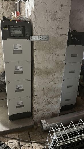 Biesenthal: 1.646 m² erschlossen, Altbau, PV-Anlage, 40 Min nach Berlin – 2 x BYD HVS 10.8 Türme