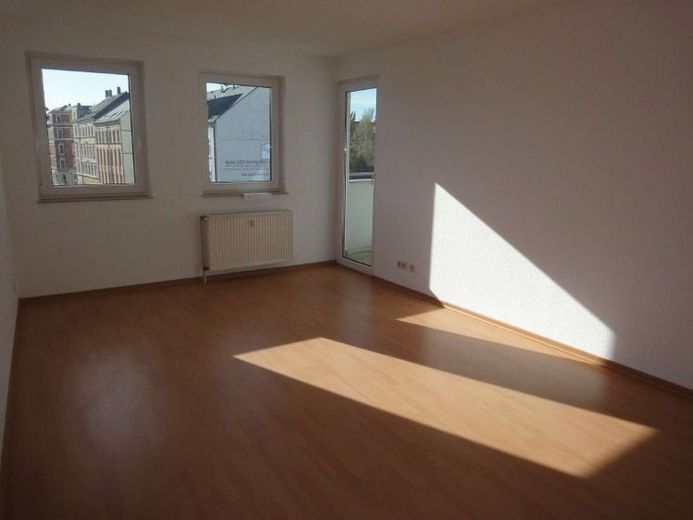 Mit Aufzug ins 2.OG - Süd-Balkon - Schlafen zum Innenhof -Stellplatz – Foto 1