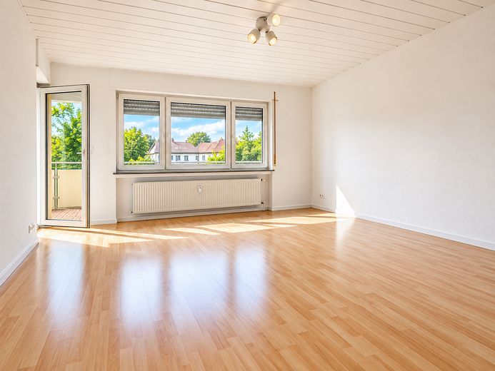 Provisionsfrei mit Stellplatz - Renovierte Wohnung mit Blick ins Grüne – Wohnzimmer