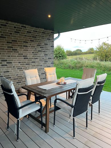 Terrasse, teils überdacht