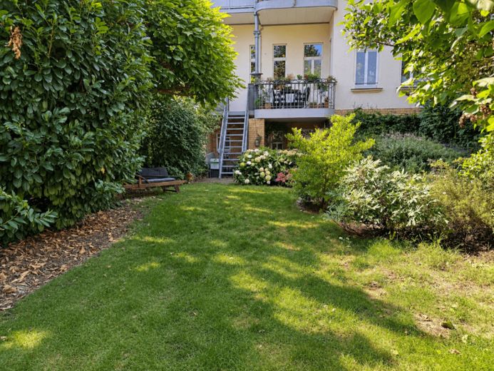 Jardín de 300 m² en pleno barrio Waldstraßenviertel | Dúplex de 177 m² – Foto 1