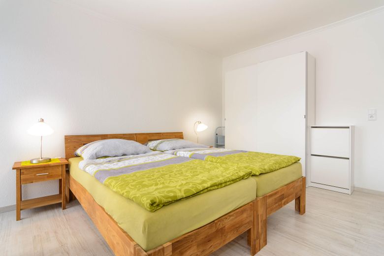 1 Zimmer Apartment komplett möbliert mit Balkon und Badewanne – Foto 8