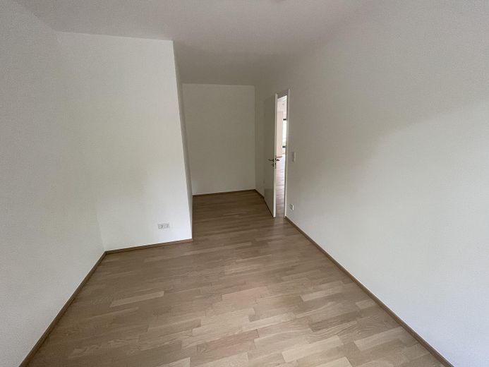 Schöne und großzügige 3-Zimmer Wohnung im Neubau mit TG, Süd Balkon – Schlafzimmer 2