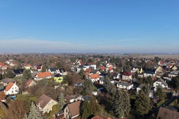Casa plurifamiliare completamente affittata con nuovo impianto di riscaldamento del 2020 a Lipsia-Holzhausen