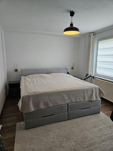 Diese gemütliche 3-Zimmer-Wohnung liegt zentral in Lübeck nahe der Autobahn – Schlafzimmer
