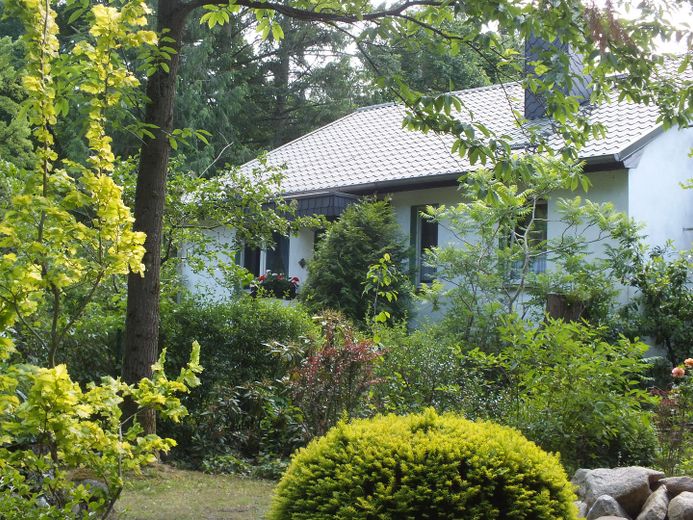 Provisionsfrei - Doppelhaushälfte in Waldnähe – Hausansicht