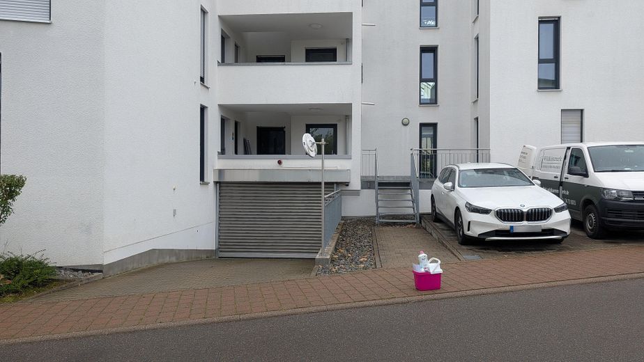 Hintereingang und TG-Einfahrt