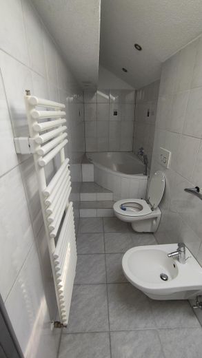 Wunderschöne, großzügige 3-Zimmer-Wohnung in Pleidelsheim – 94 m² zum Wohlfühlen – Bad