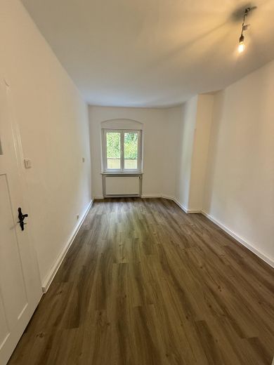 Immediate occupancy available: beautiful, renovated 3-room apartment in a great location! – Zimmer 3