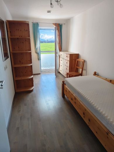 Zentral gelegene 80qm-Wohnung mit großem Sonnenbalkon – Kinderzimmer oder Büro
