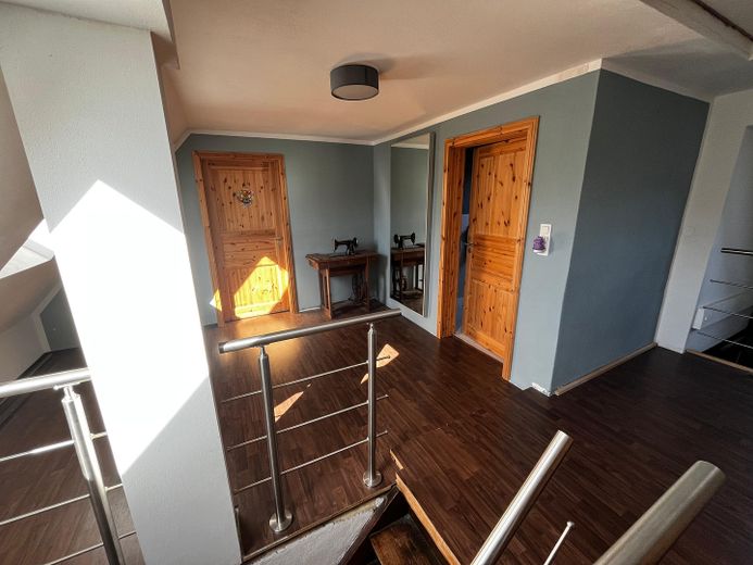 Einfamilienhaus auf 1633 m² Grundstück – Flur oben