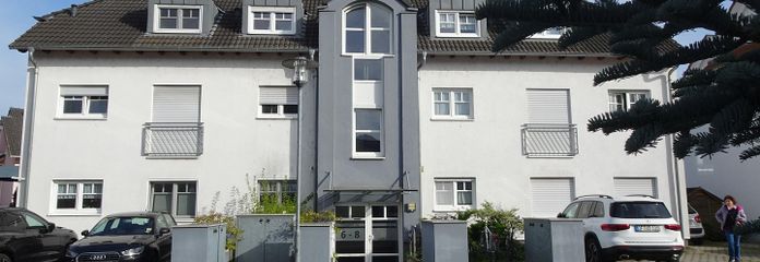 5 Zi.-Maisonette mit Garten, Terrasse und Carport in Mühlheim in ruhiger Anliegerstraße – Vorderansicht