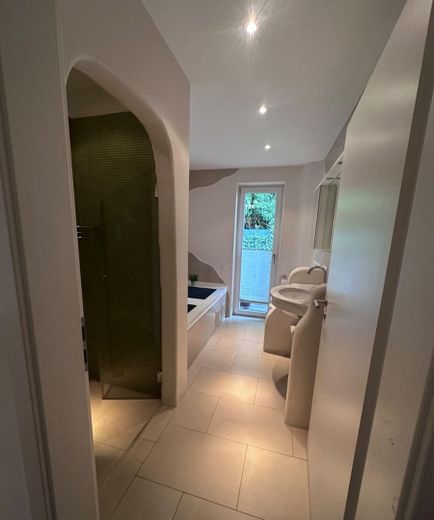 Stijlvol gemeubileerd appartement met 1,5 kamer in Norderstedt – Foto 5