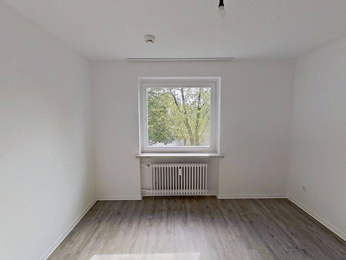 Luminoso apartamento de 3 habitaciones, bien distribuido, con BALCÓN y baño con bañera en el sur de Burgdorf – Schlafzimmer II