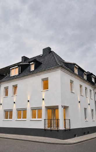 5,5 % Ertrag im 1. Jahr | Voll vermietet | Kernsaniertes 6-Familienhaus – Foto 1