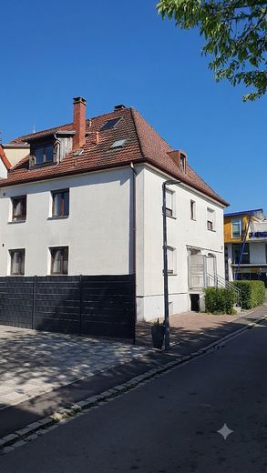 Charmante 2,5-Zimmer-Wohnung in zentraler Lage von Friedrichshafen – Hausansicht 1