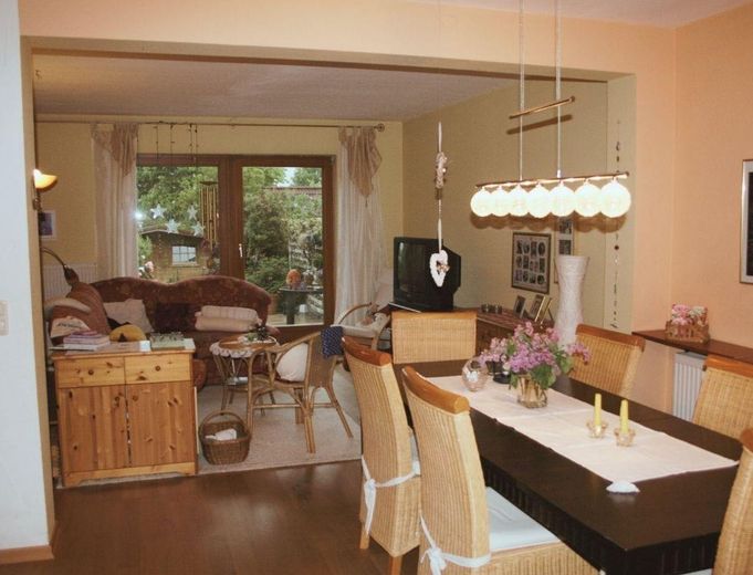 Großzügiges Reihenmittelhaus in ruhiger Wohnlage – Wohn-Eßzimmer